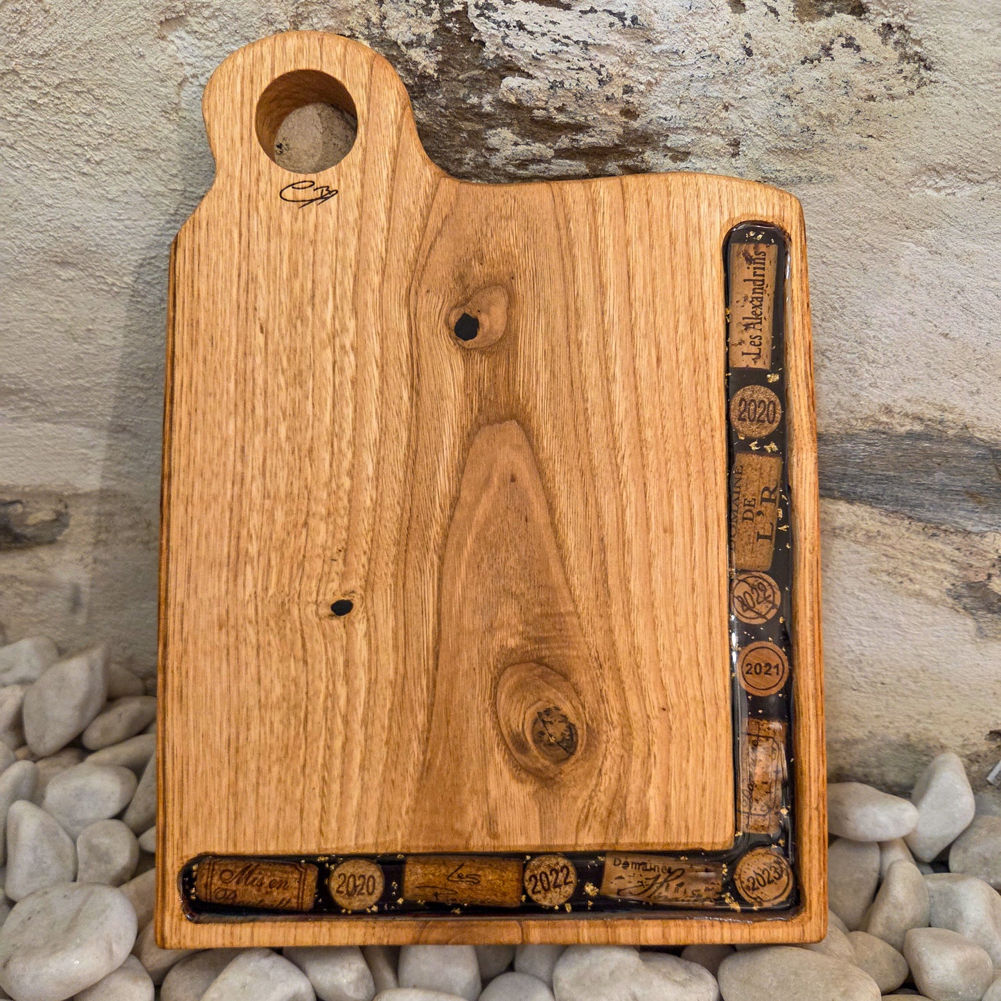Planche a Découper en Châtaignier Massif avec bouchons de vin en liège et résine époxy – 35×25 cm
