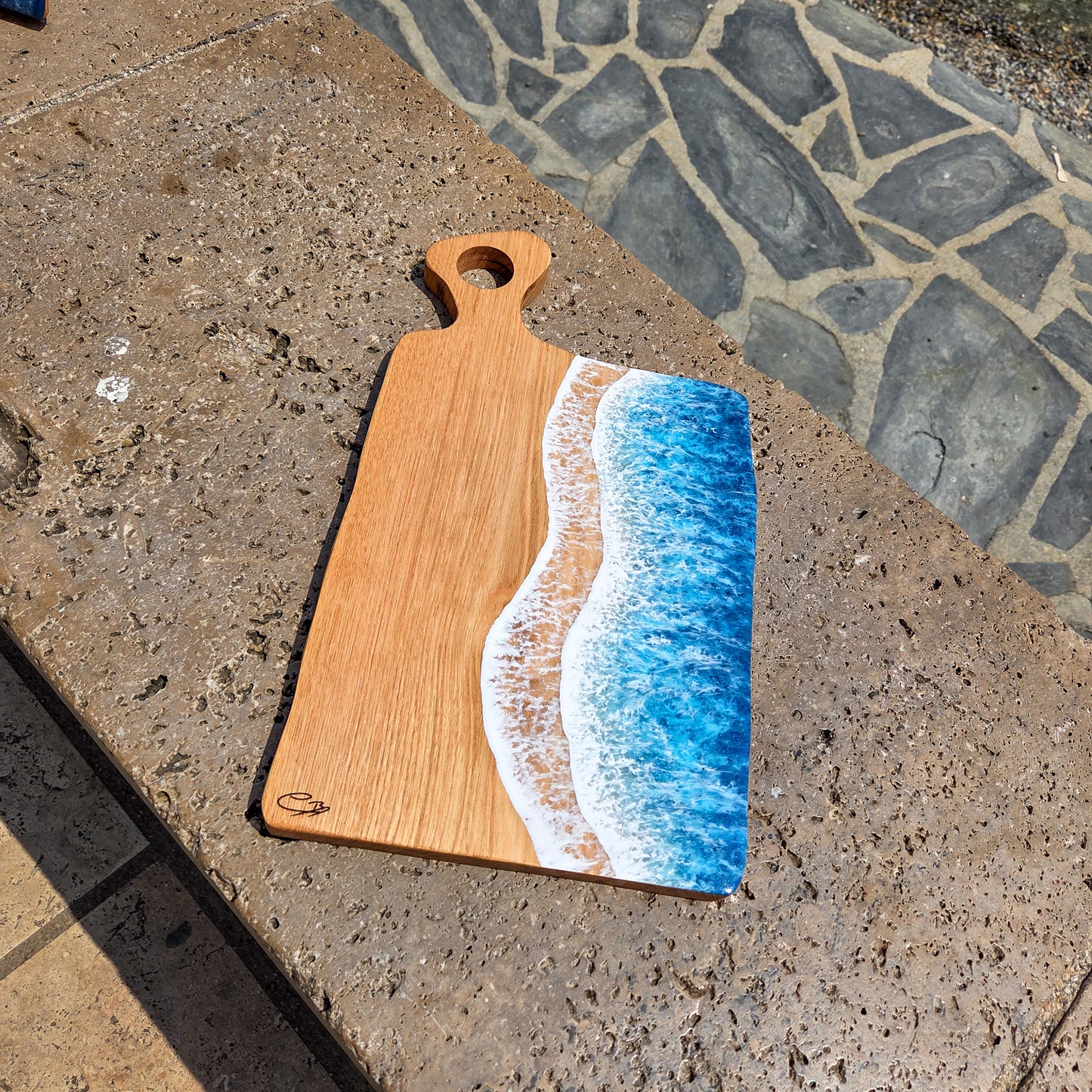 Planche à découper en bois massif et vague en résine alimentaire