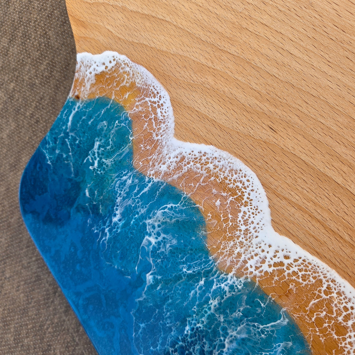 Planche à Découper Vague en Hêtre Massif Taille S