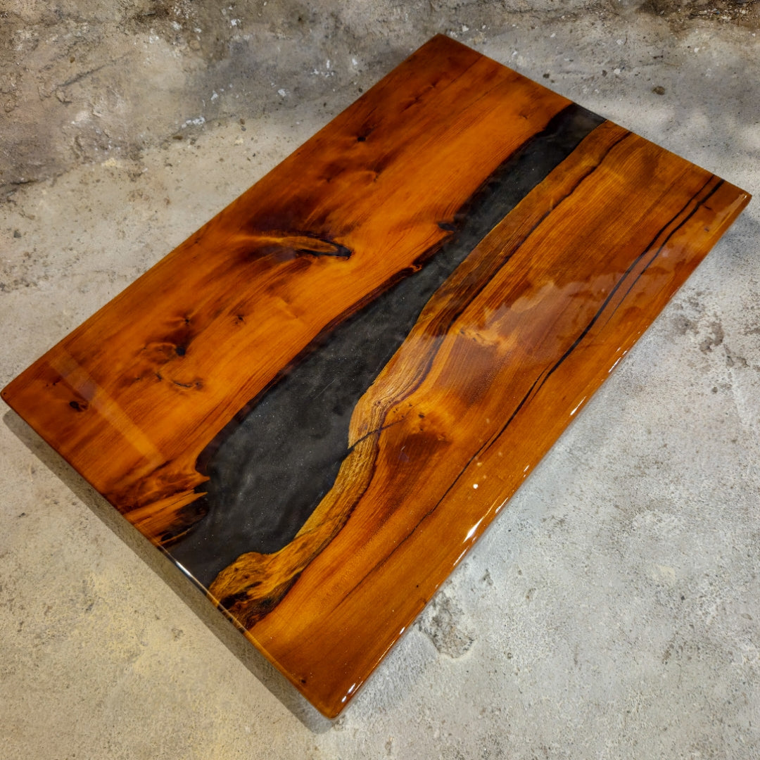 Plateau de présentation en bois de IF et résine époxy