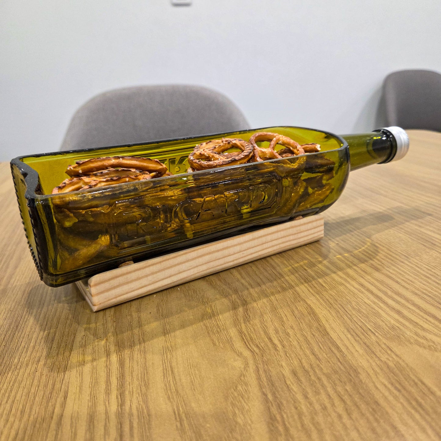 Plateau apéro bouteille Ricard - Coupelle apéritive artisanale en verre recyclé et coupé - Upcycling made in france