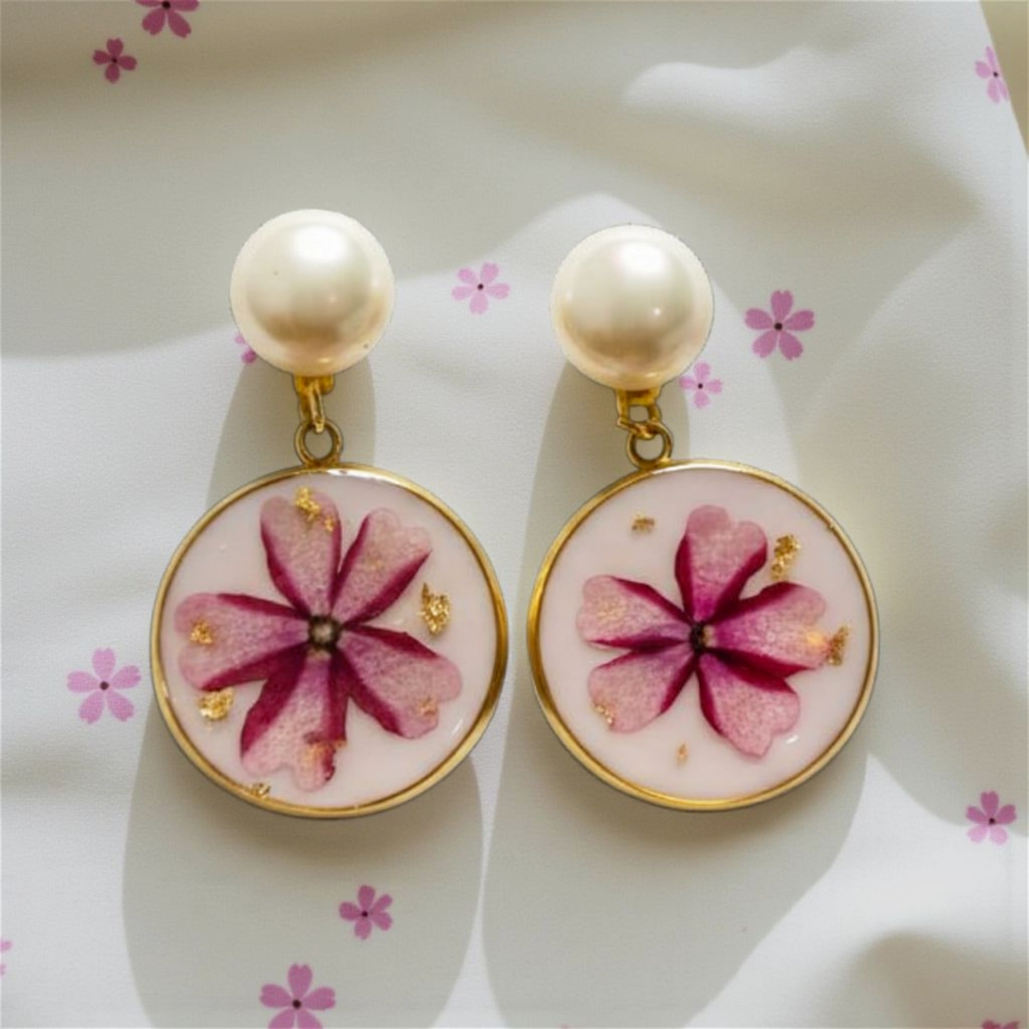 Boucles d’oreilles " Pétales d’Or " Résine & fleurs naturelles roses