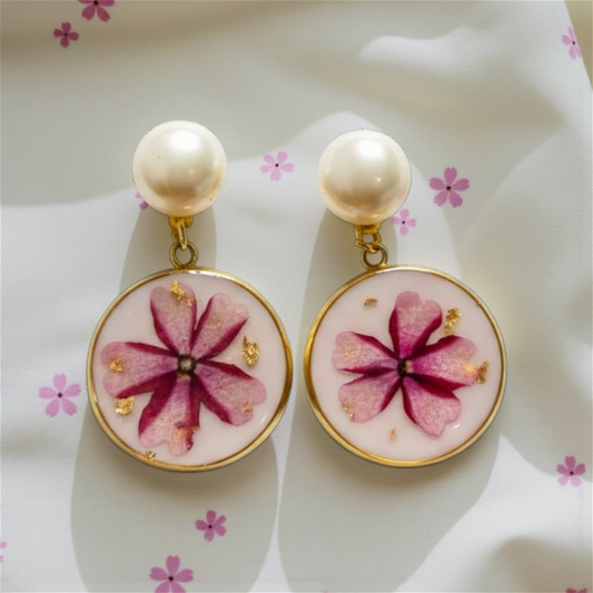 Boucles d’oreilles " Pétales d’Or " Résine & fleurs naturelles roses