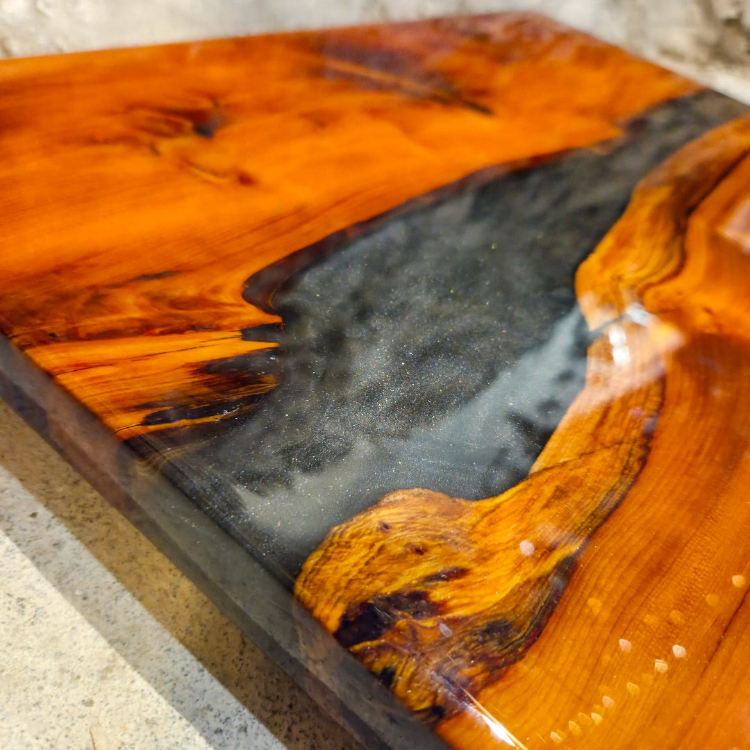 Plateau de présentation en bois de IF et résine époxy