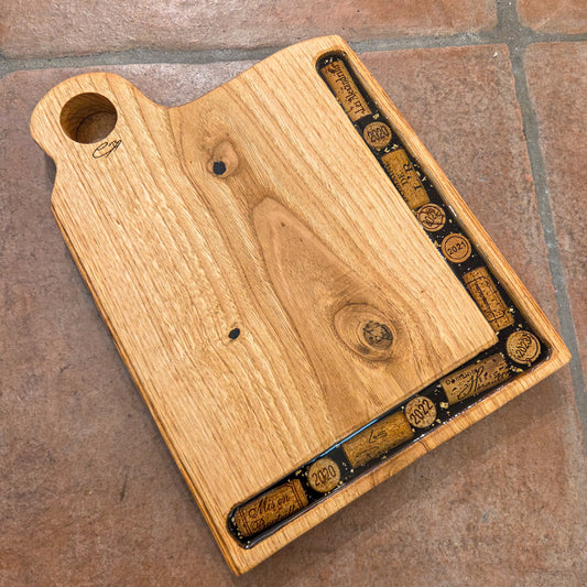 Planche a Découper en Châtaignier Massif avec bouchons de vin en liège et résine époxy – 35×25 cm