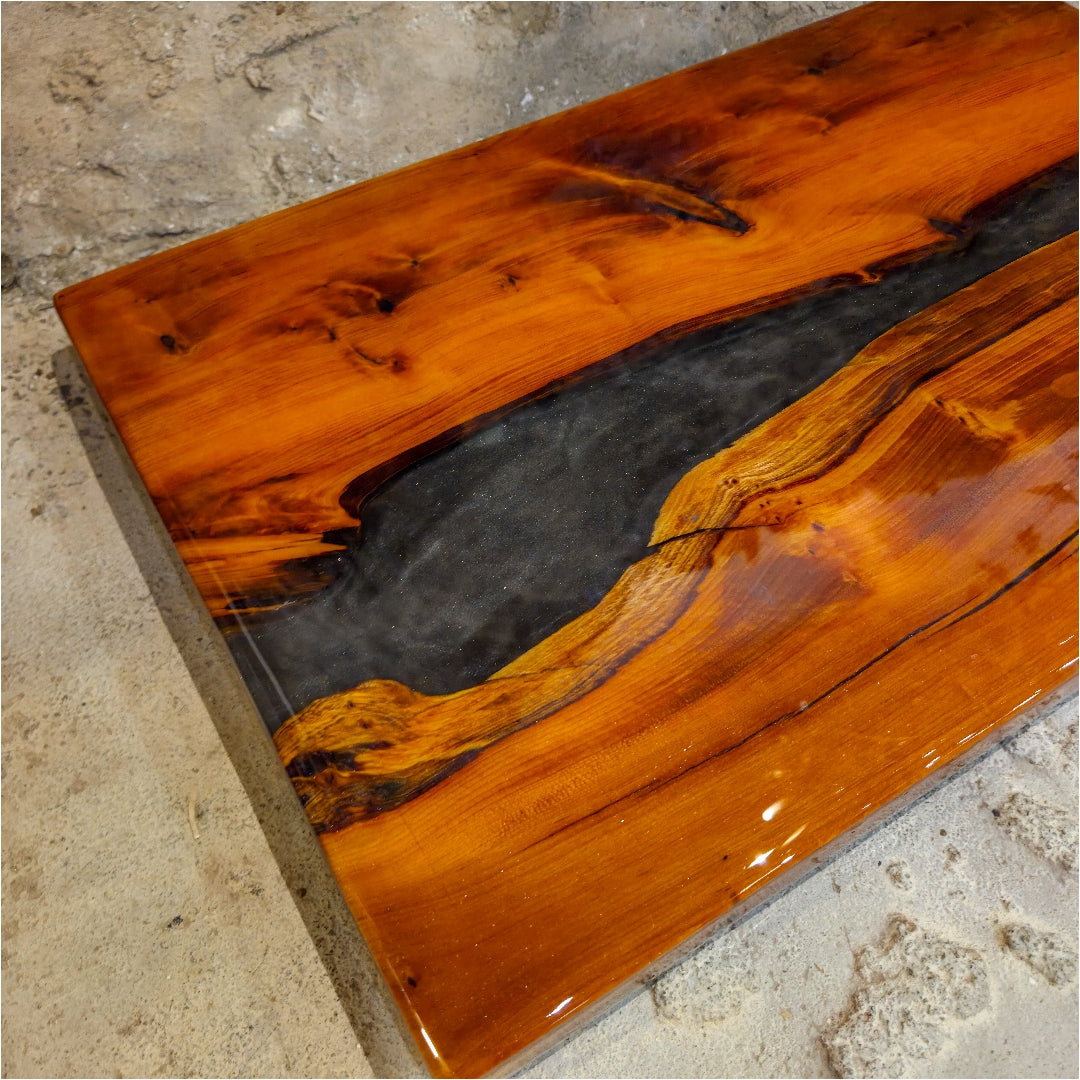 Plateau de présentation en bois de IF et résine époxy